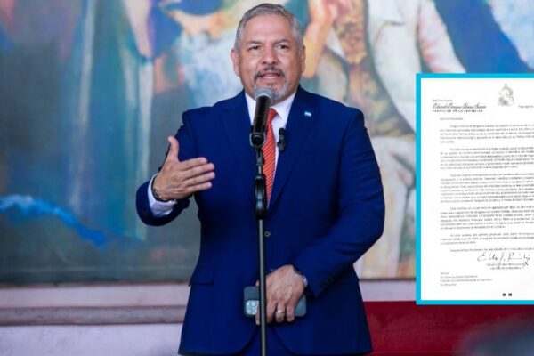 Canciller Enrique Reina presenta renuncia irrevocable para acompañar a Rixi Moncada
